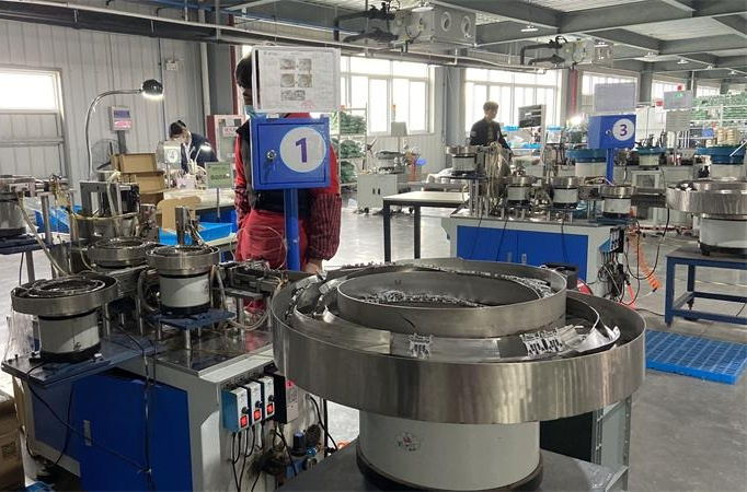 高质量接线端子需要具备哪些条件?新利18客服电话24小时人工服务热线查询“以身作侧”告诉您!